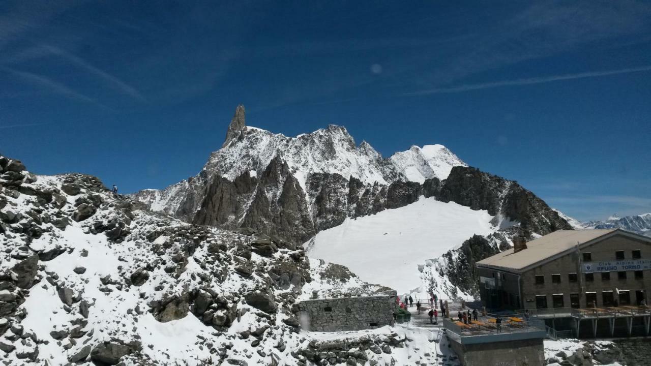 Chez Soi Taverna Alloggio A クールマイユール エクステリア 写真